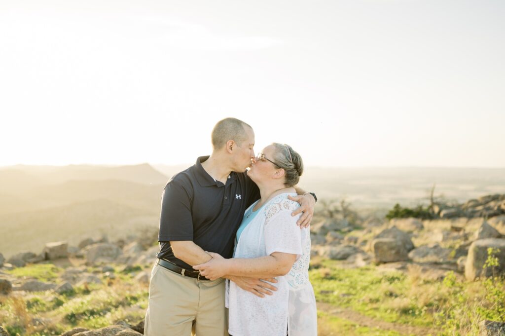 couple kissing at mount scott oklahoma